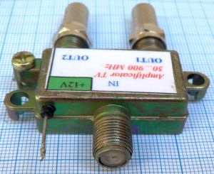 Amplificator de semnal TV CATV 1*IN-2*OUT, in banda 47-862Mhz ,castig 15dbi