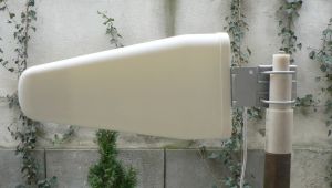 Antena panou, pentru stabilizare/amplificare a semnalului GSM/DCS/3G, 15 dBi