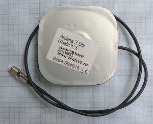Antena pentru amplificare semnal de telefonie mobila GSM, 2dBi (forma dreptunghiulara, fixare adeziva)