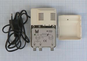 Amplificator de semnal TV CATV  1*IN-2*OUT, in banda TV 47-862 ,castig 25dbi, cu cale inversa