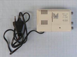 Amplificator de semnal TV CATV  1*IN-2*OUT, in banda TV 47-862 ,castig 25dbi, cu cale inversa