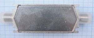 Amplificator de semnal TV SAT 1*IN-1*OUT, de interior, in banda 950 - 2400Mhz, castig 20dB, DC pass