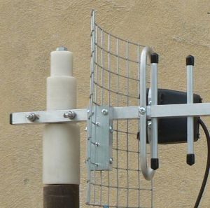 Antena pentru amplificare semnal de telefonie mobila GSM, max 16.5dBi (15 elemente + reflector plasa)